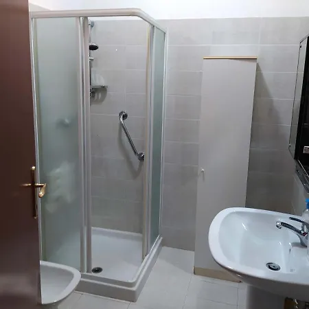 Stanza Con Bagno Ed Accesso Privati Gasthuis Triëst